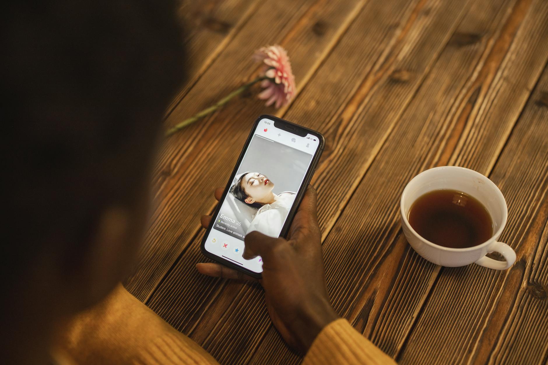 Erste Nachricht beim Online-Dating: Was wirklich ankommt