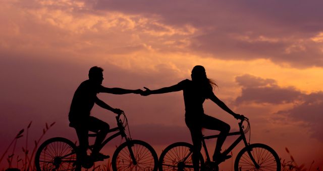 Paar-auf-Fahrrad